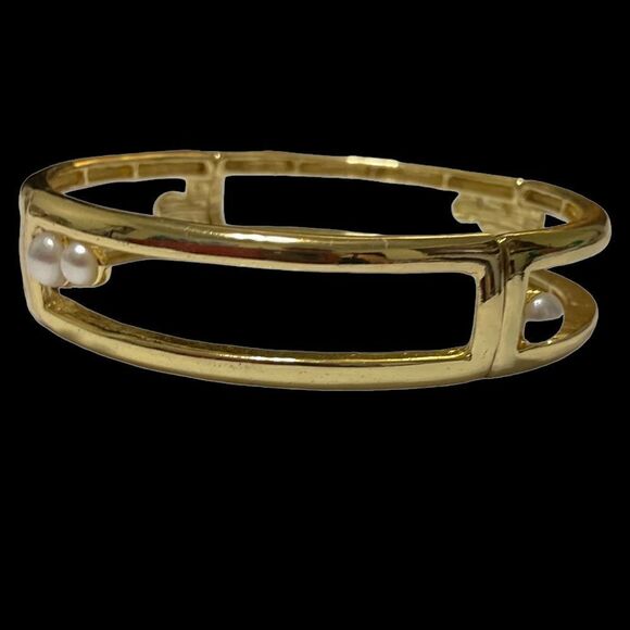 Gold Pearl Bracelet   - Picture 2 of 6
